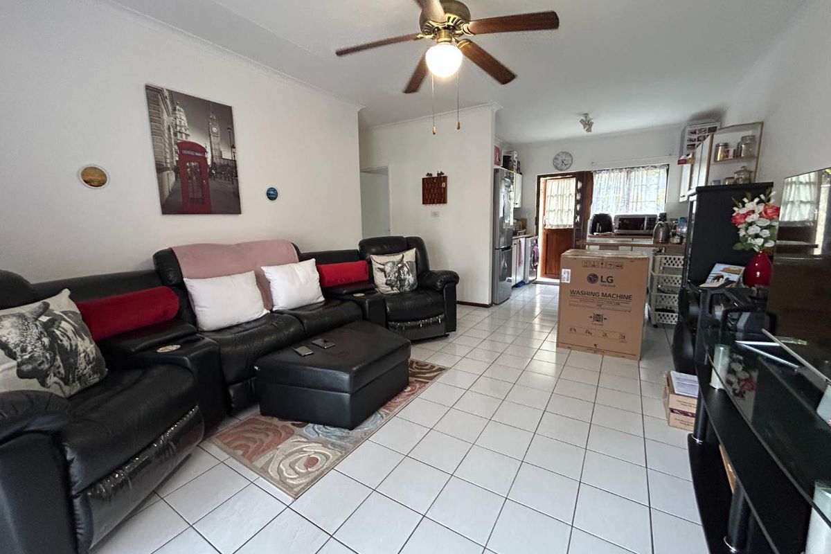 Charming Townhouse in a Well-Managed Complex - Photo 2