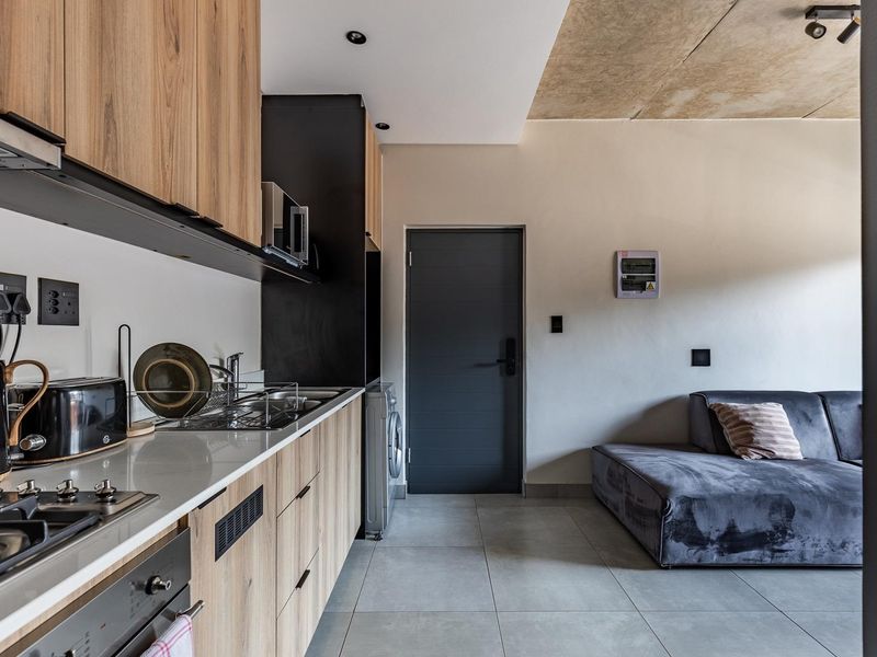 Modern 1-Bedroom Apartment in the Heart of Waterkloof - Photo 8