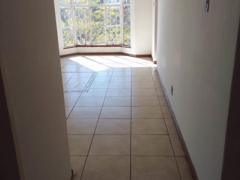 TOP FLOOR APARTMENT - Photo 6