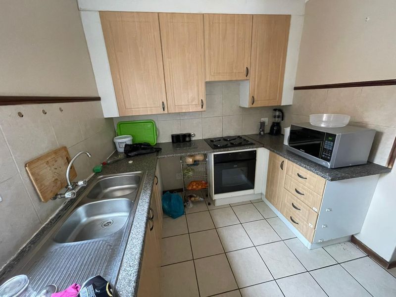 2 Bedroom top unit in Die Hoewes, Centurion for Sale - Photo 4