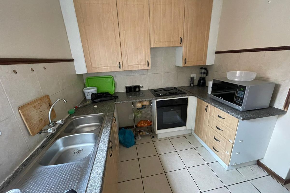 2 Bedroom top unit in Die Hoewes, Centurion for Sale - Photo 4