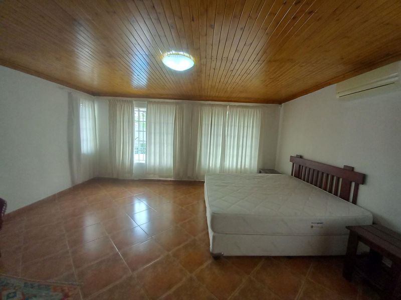 Modern Neat House to Let - Photo 10