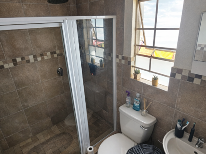 Discover your new home, modern and secure 3 bed in a secure estate - Photo 10