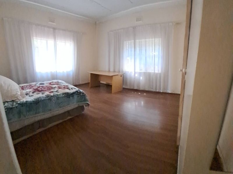 4 Bedroom home with cottage to generate extra income - Photo 5