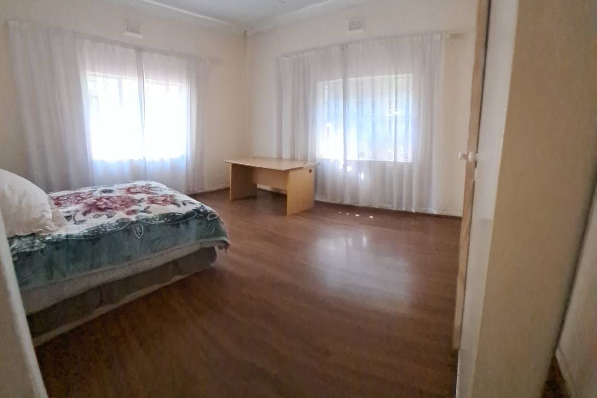 4 Bedroom home with cottage to generate extra income - Photo 5