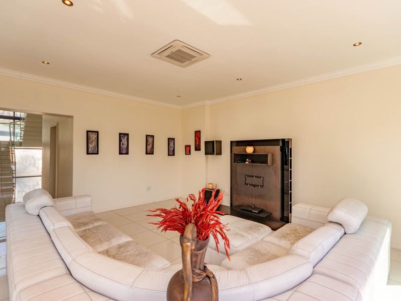 Ultra Morden enormous house available for sale - Photo 8