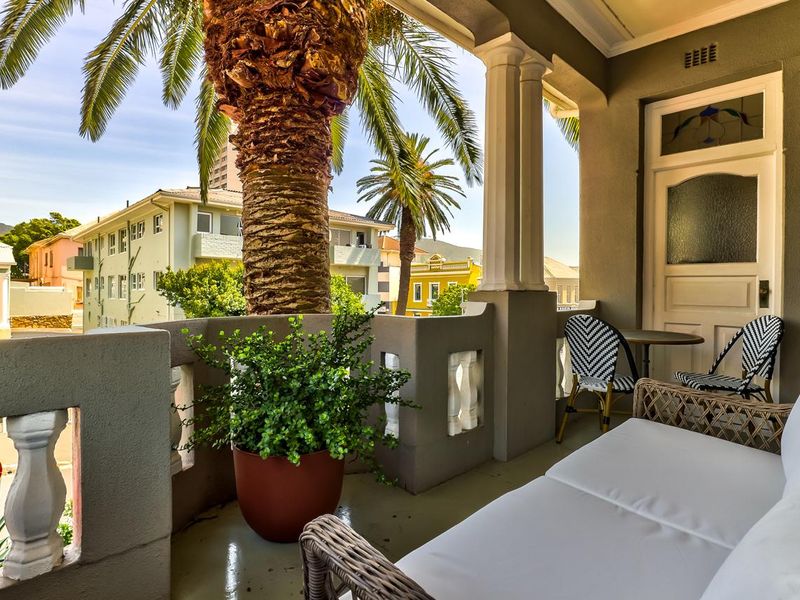 Beautiful Spacious and Character 2 Bedroom Furnished Apartment for Rent Long term. - Photo 5