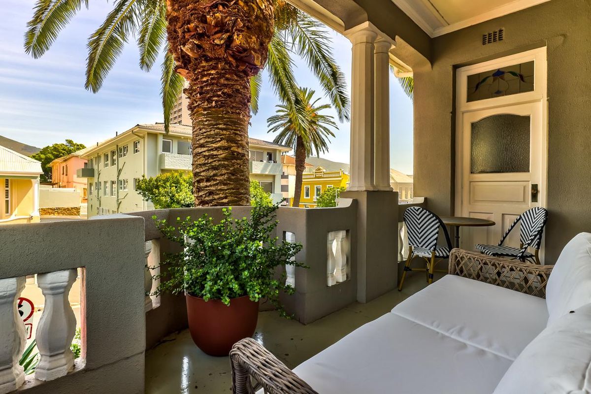 Beautiful Spacious and Character 2 Bedroom Furnished Apartment for Rent Long term. - Photo 5
