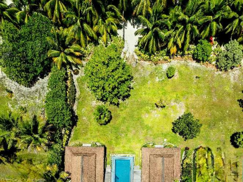 TURNKEY LUXURY- PRIVATE BEACH VILLA DESROCHES ISLAND - Photo 2