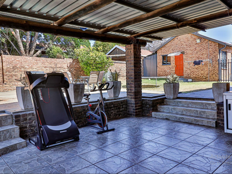 Entertain in Style: Covered Braai with a Pool in This Stunning Home - Photo 10