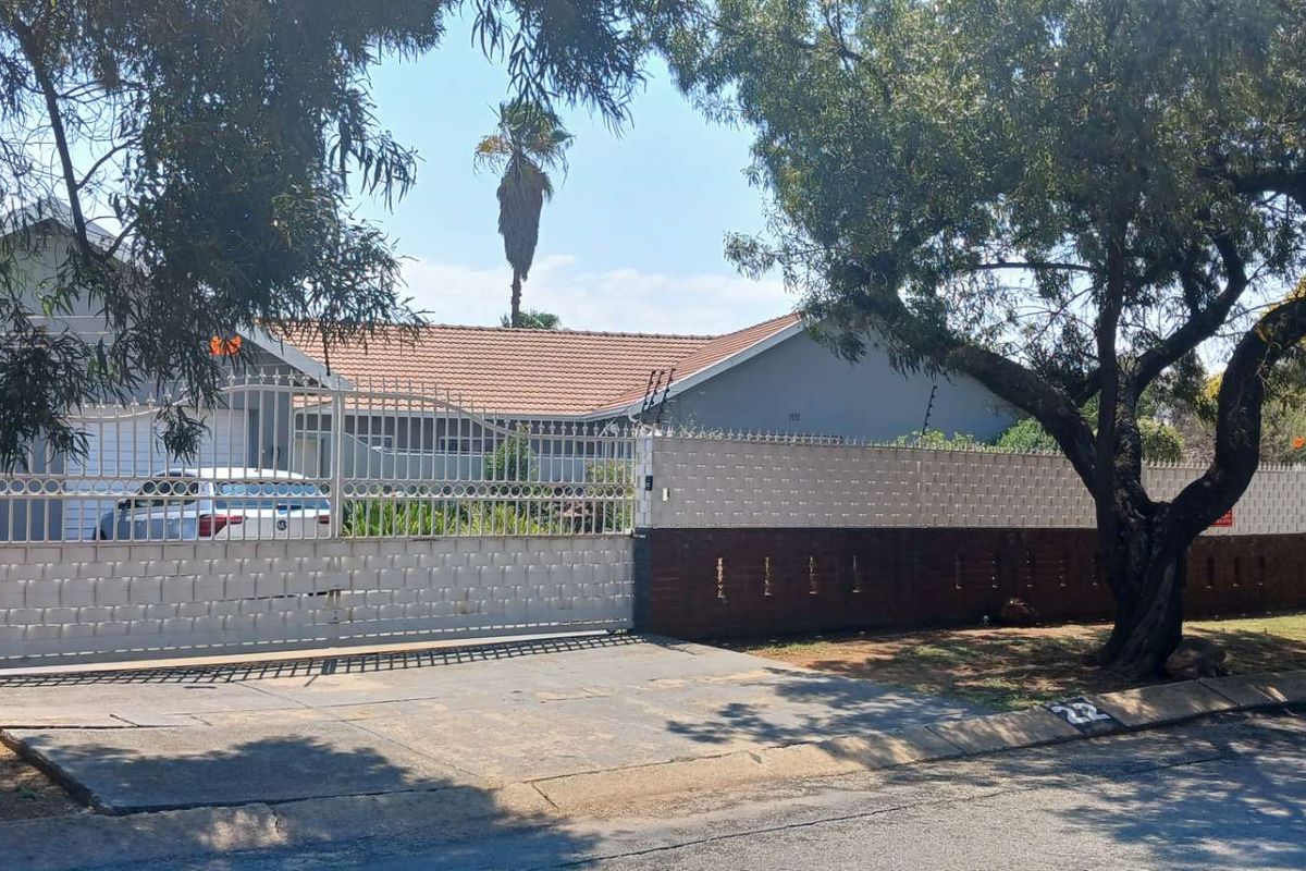 Property on a main road - Photo 2