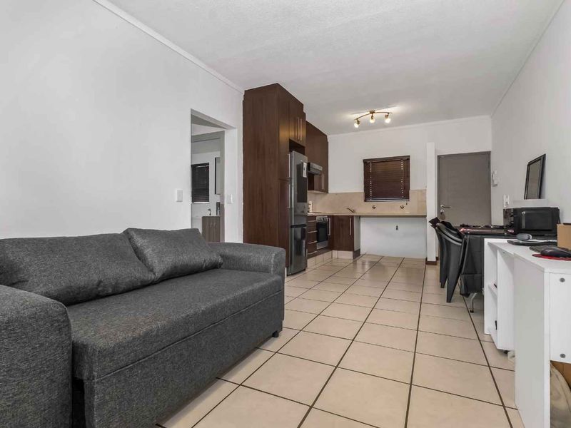 Superb 1 Bedroom, 1 Bathroom Garden Apartment For Sale in Broadacres - Photo 5