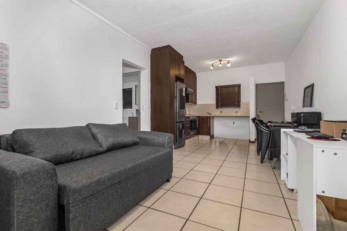 Superb 1 Bedroom, 1 Bathroom Garden Apartment For Sale in Broadacres - Photo 5
