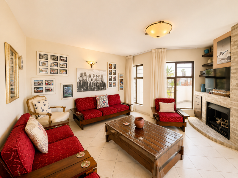 🏡 Spacious 4-Bedroom Townhouse Within Walking Distance of the CBD! - Photo 6