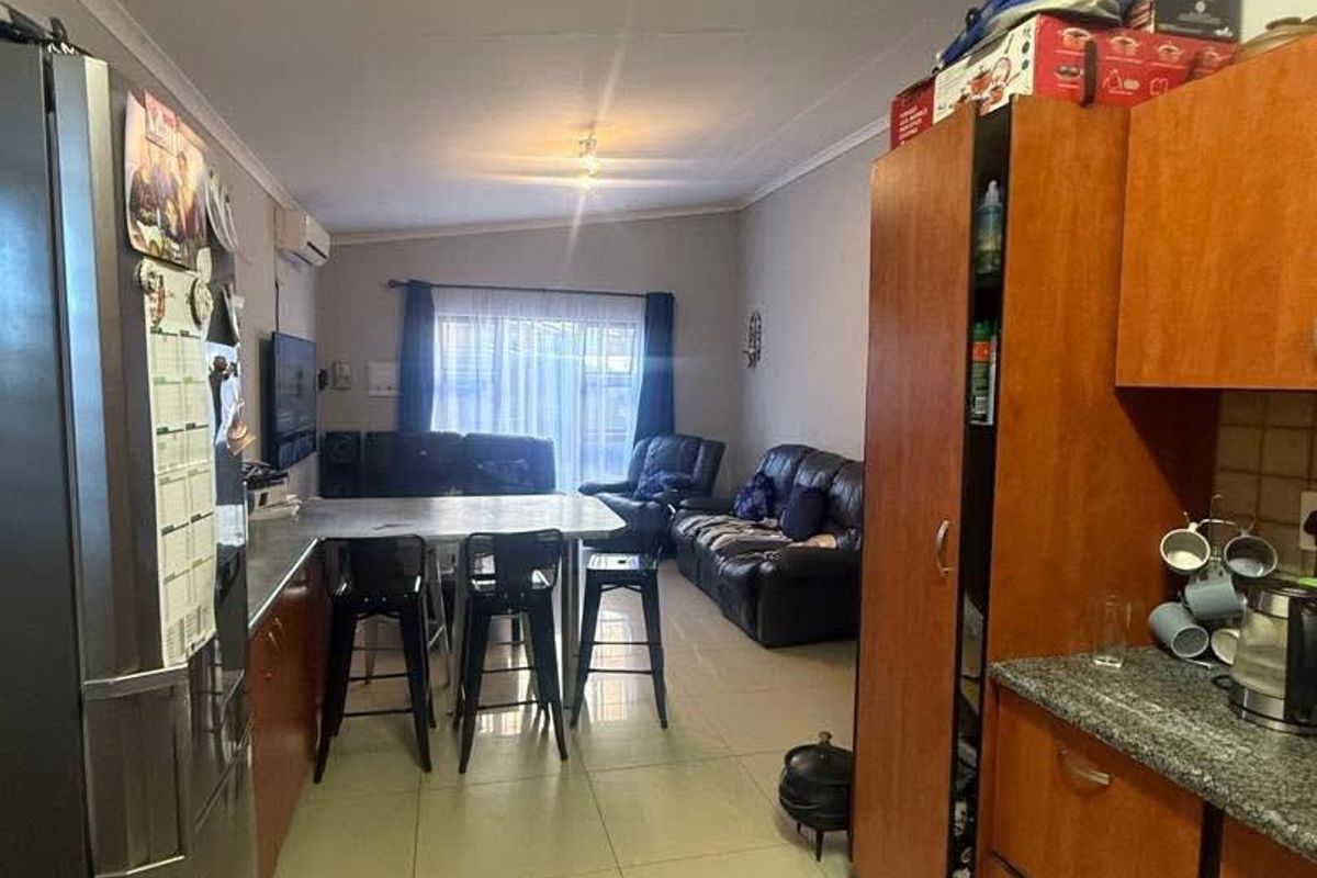 Freestanding house for sale in Dorado Park - Photo 3
