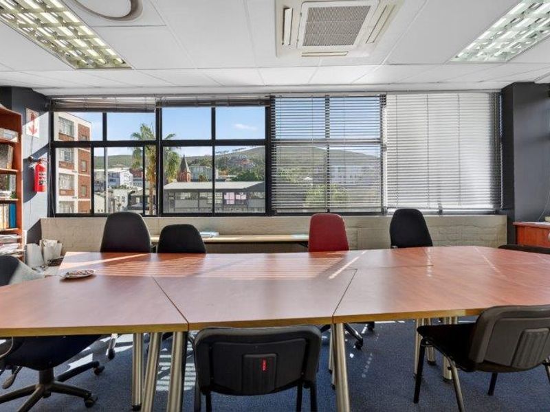 Mixed-Use Sectional Title Unit for Sale – Cape Town CBD Graphic Centre, 199 Loop Street, Cape Town Asking Price: R6 800 000 - Photo 2