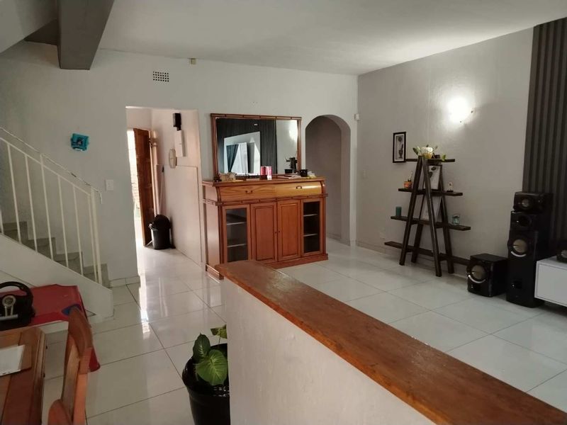 Embrace Comfort: 3-Bedroom Home with Private Garden! - Photo 5