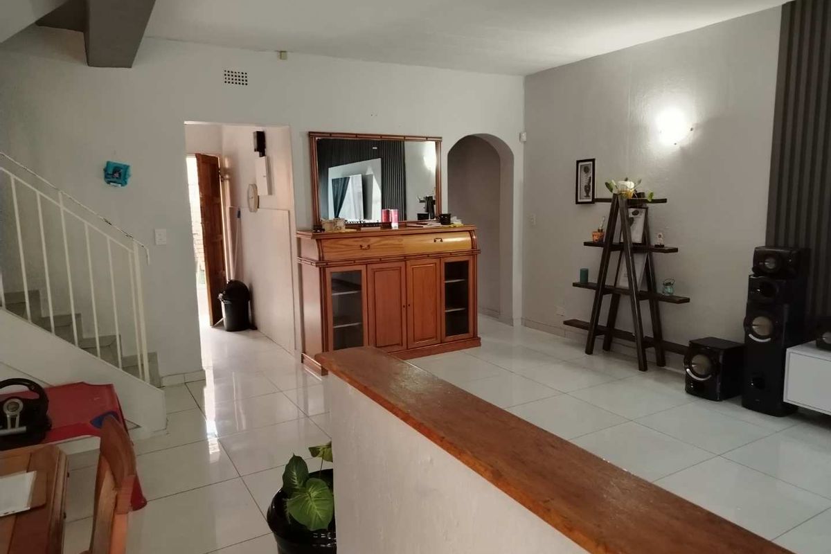 Embrace Comfort: 3-Bedroom Home with Private Garden! - Photo 5