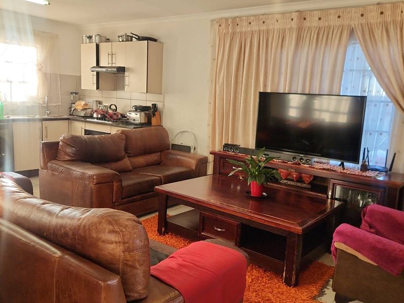 3 Bedroom House For Sale in Heatherview - Photo 4