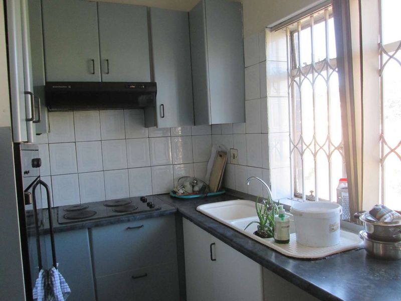 BEAUTIFUL [2] TWO BEDROOMS 89 SQM APARTMEMT FOR SALE  WITH A GOOD VIEW IN SUNNYSIDE PRETORIA - Photo 6
