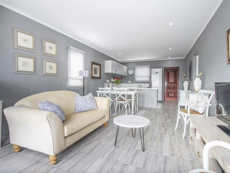 2 Bedroom, Modern, North-Facing Gem - Photo 4