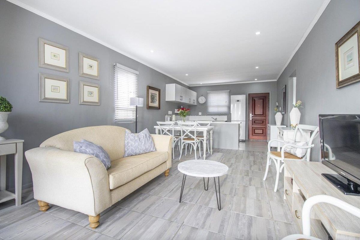 2 Bedroom, Modern, North-Facing Gem - Photo 4