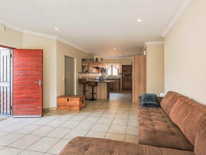 Meticulously Neat Maintained Townhouse - Photo 4
