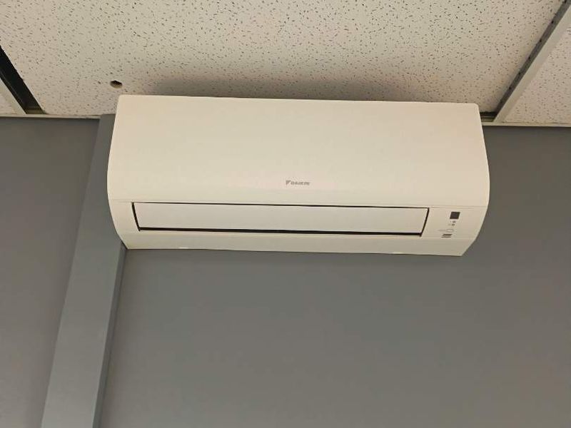 Designed to meet the needs of modern businesses, this office space offers privacy, convenience, and exceptional value - Photo 1