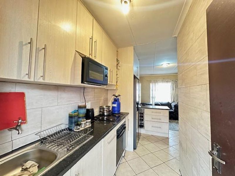 2-Bedroom House for Sale in Olievenhoutbos, Centurion - Photo 2