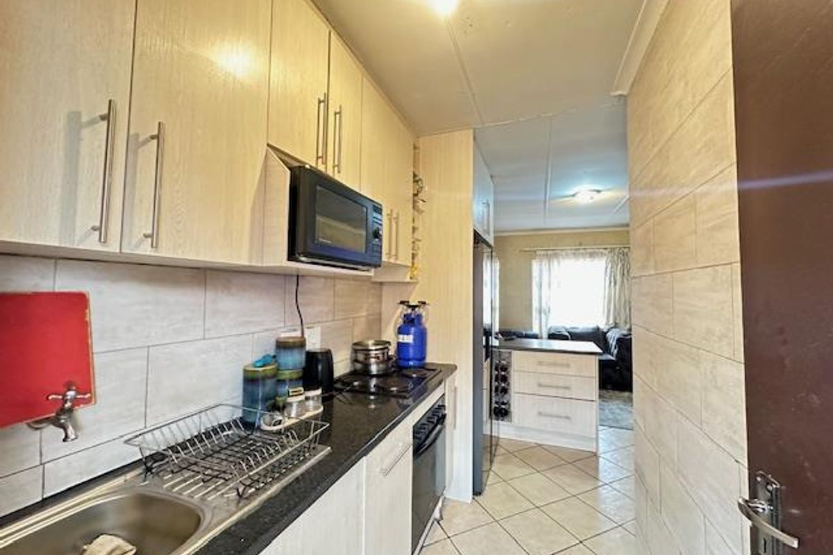 2-Bedroom House for Sale in Olievenhoutbos, Centurion - Photo 2