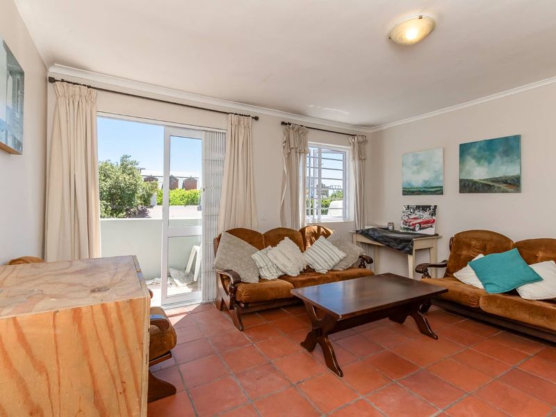 Investor's Dream: Modern, Secure, and Centrally Located - Photo 5