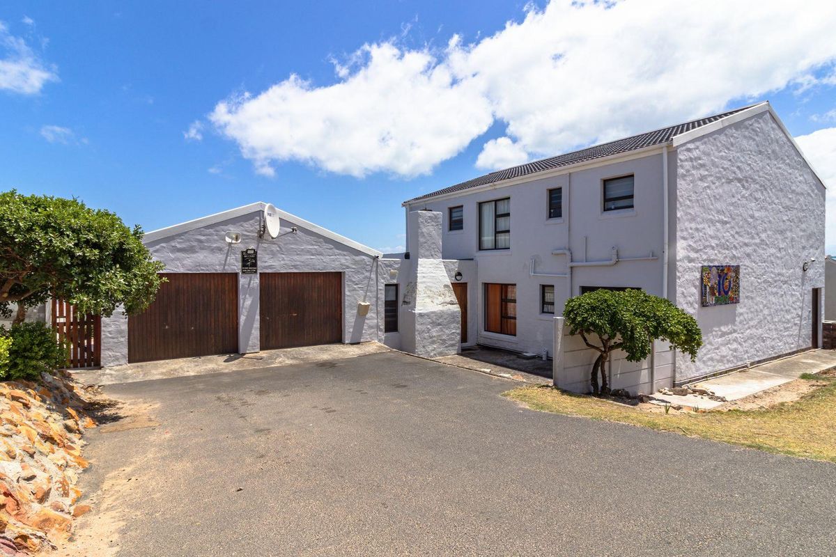 Not your average Coastal Cottage - Photo 3