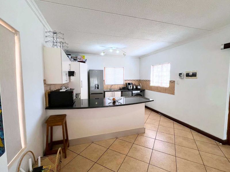 Two Bedroom townhouse to let in Montana - Photo 5