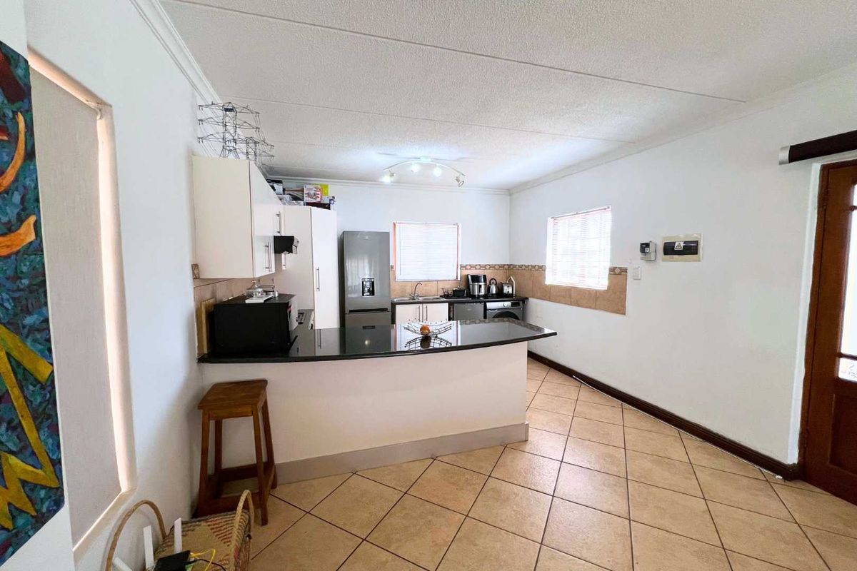 Two Bedroom townhouse to let in Montana - Photo 5