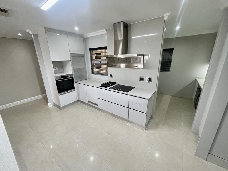 Hendra - Ultra Modern 3-Bedroom Apartment with Drive-Up Access and Breathtaking Views - Photo 4