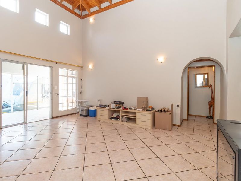 DON’T JUDGE A BOOK BY ITS COVER – THIS HOME HAS IT ALL! - Photo 2