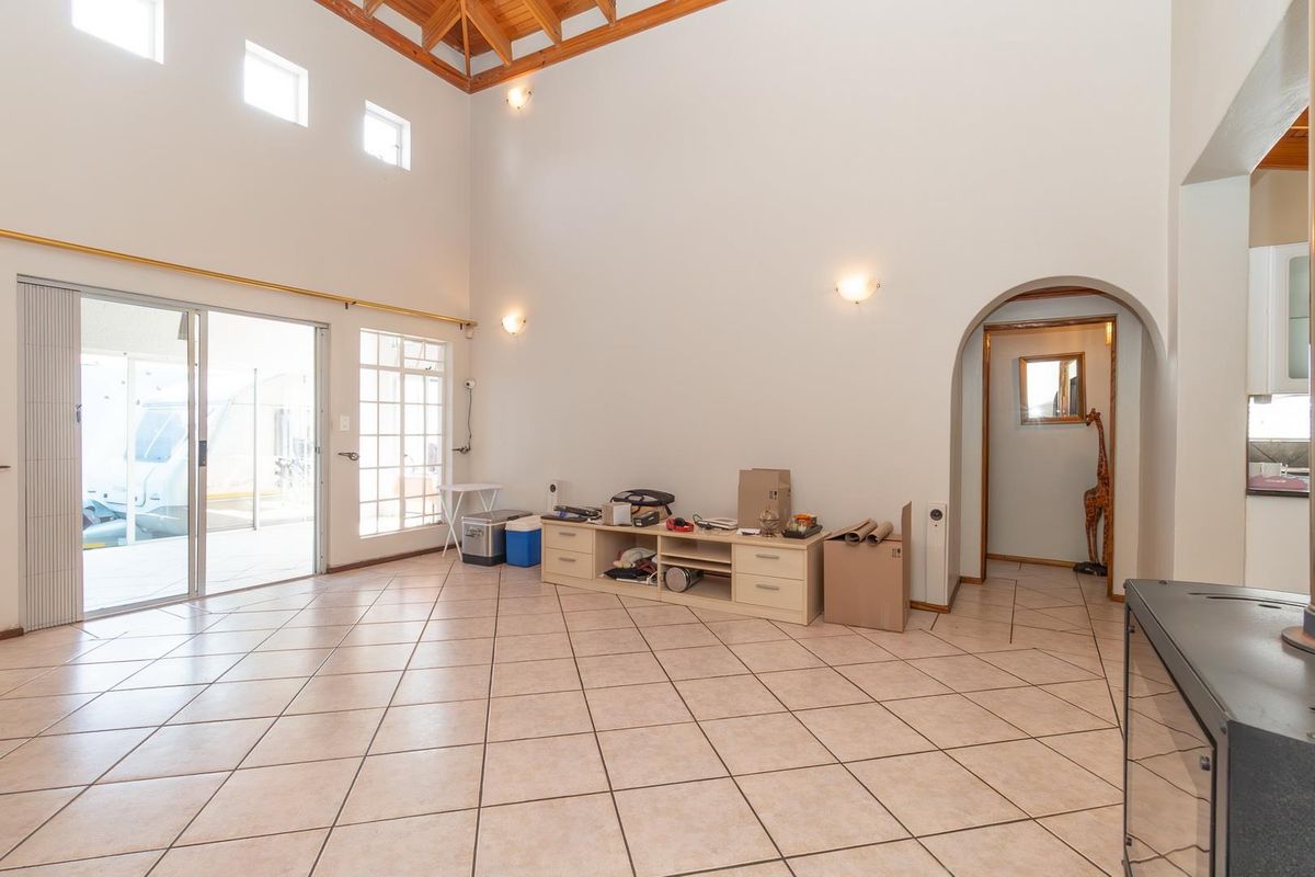 DON’T JUDGE A BOOK BY ITS COVER – THIS HOME HAS IT ALL! - Photo 2