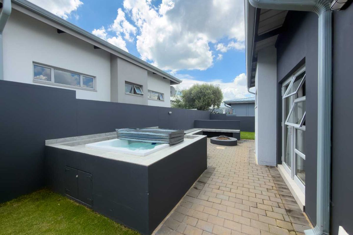 Grounded Luxury | Exceptional Free Standing Home - Photo 5