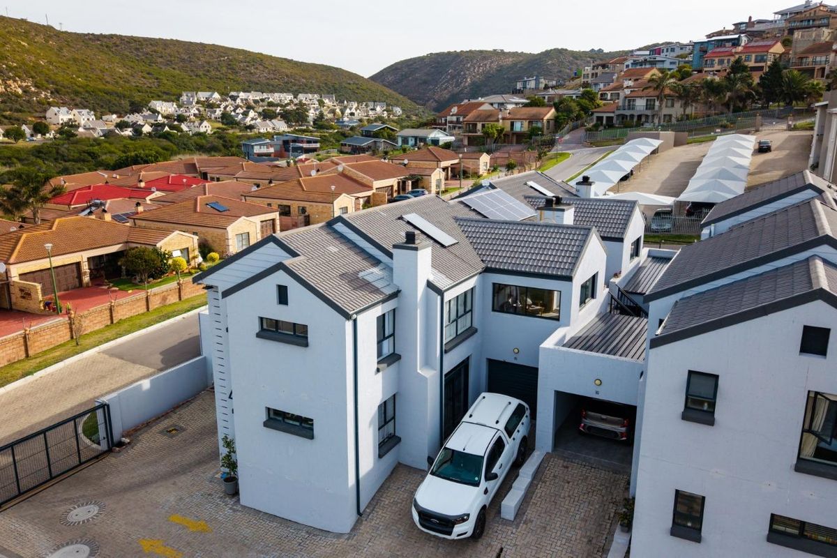 Island View living: Secure, spacious & ready for occupation - Photo 5