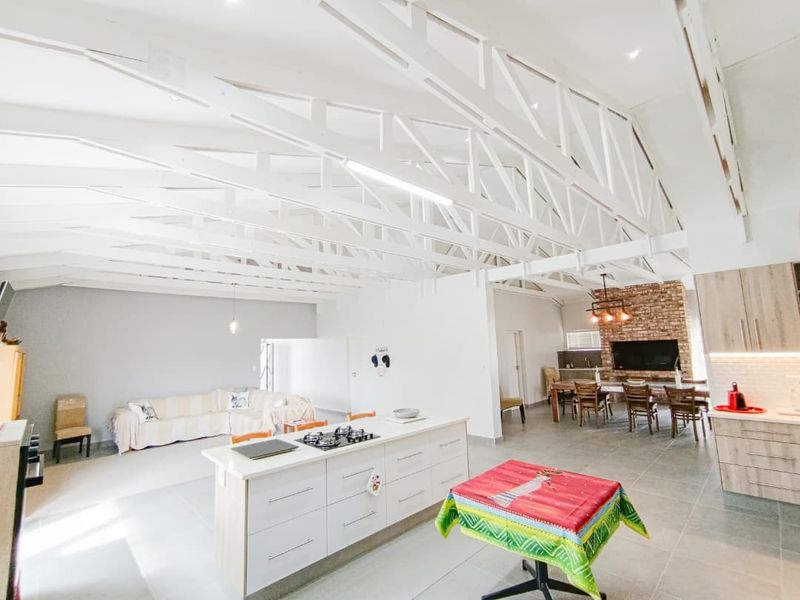 Stunning Freestanding Home - Photo 6