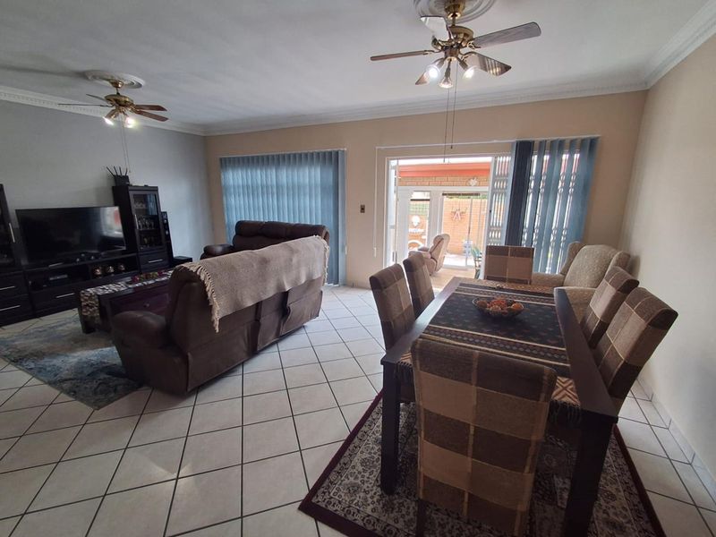 PET FRIENDLY FAMILY TOWNHOUSE - NEW REDRUTH - Photo 7