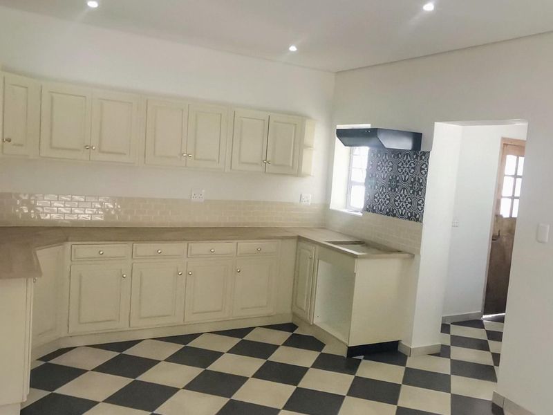 Stylish, newly renovated home for rental in Mondeor - Photo 8