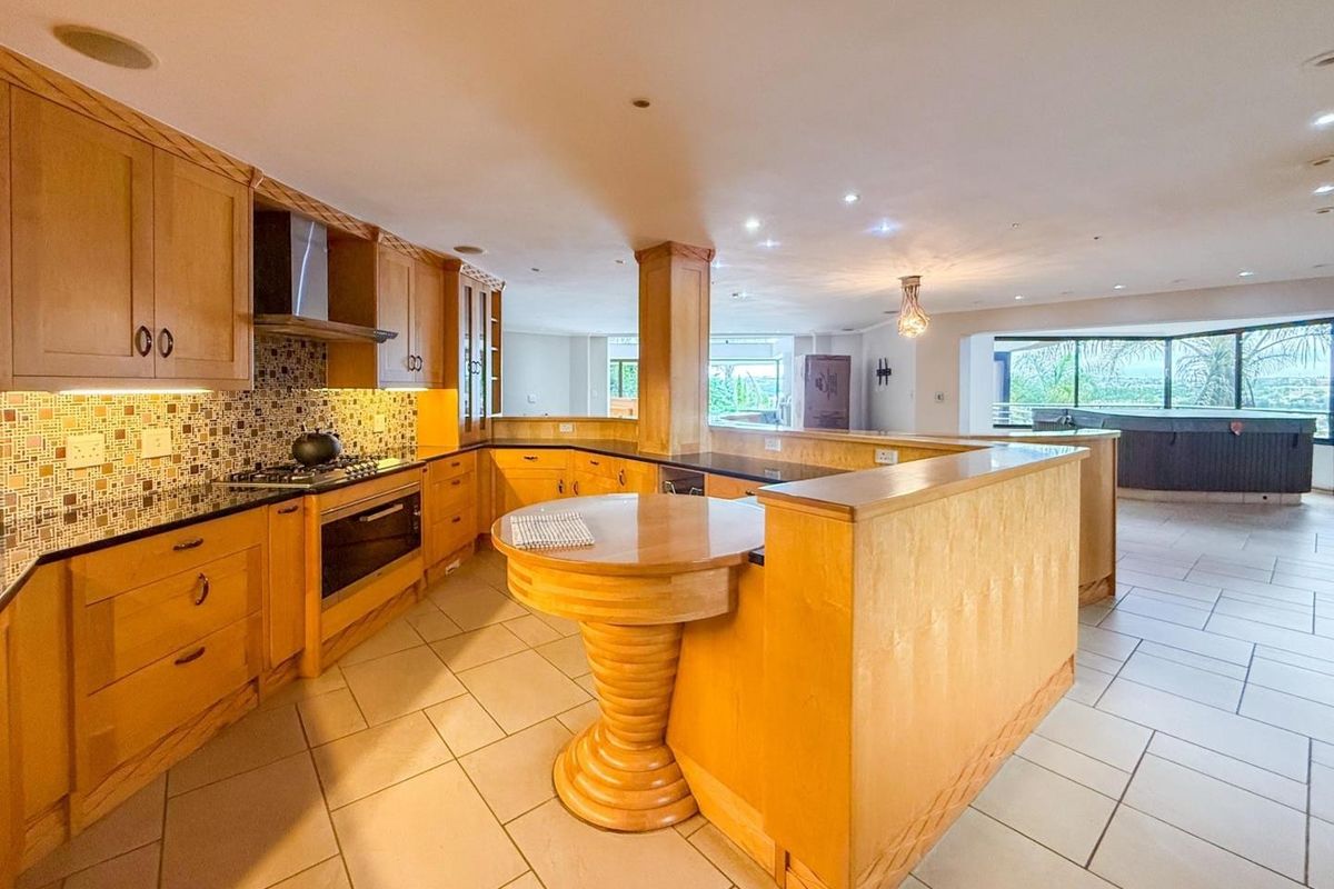 6 Bedroom , 6 Garages , For Sale , - Photo 3