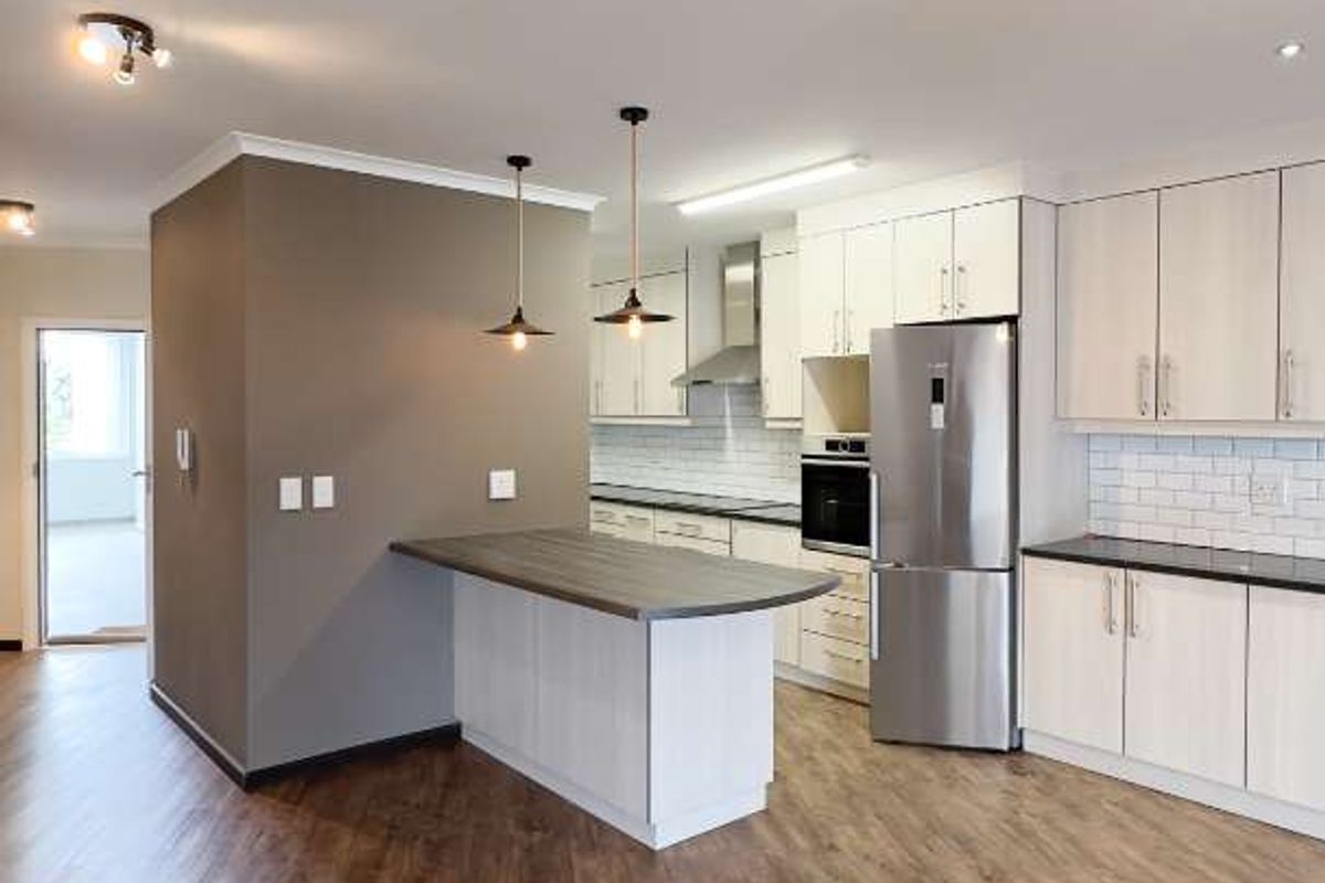 Luxurious 3-Bedroom Apartment with Sea View - Photo 3