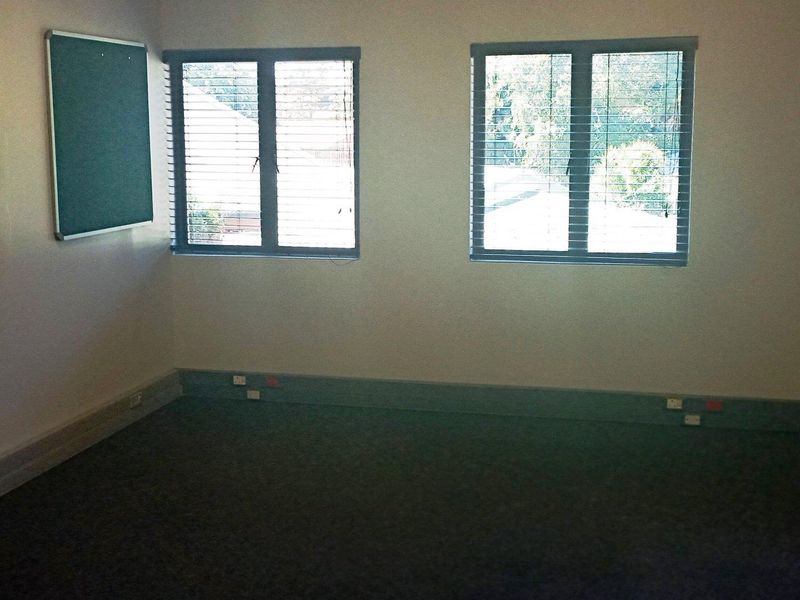 241m2 First-Floor Office with Balcony – Central Hillcrest - Photo 9