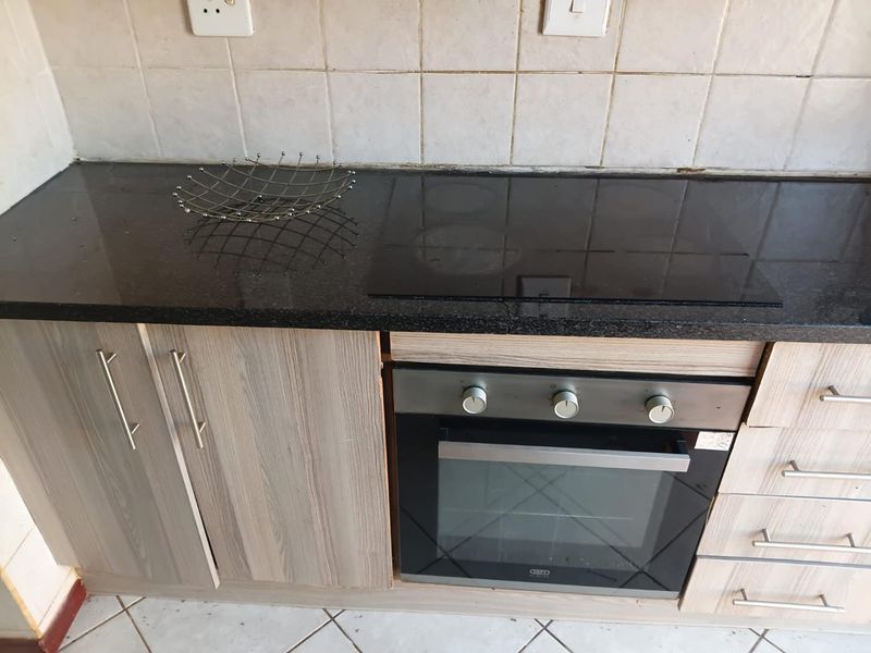 Spacious 3-Bedroom, 2-Bathroom Family Home in a Prime Pretoria Location - Photo 9