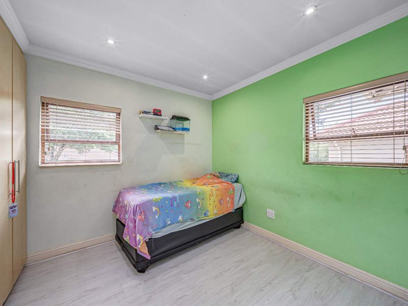 Charming Home in Secure Estate - Photo 9