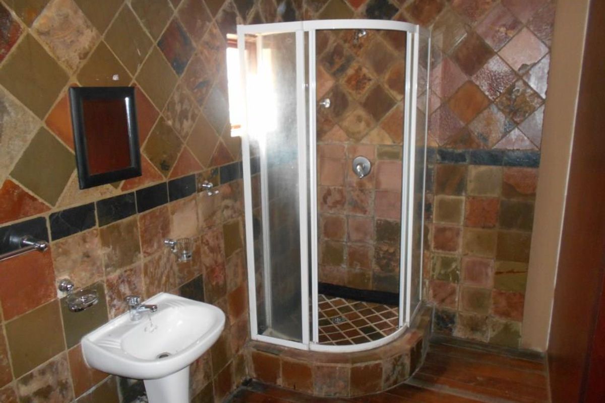 EXCLUSIVE MANDATE ON THIS 3 BEDROOM HOUSE WITH 5 FLATS PROUDLY ADVERTIZE BY KARIS PROPERTIES. - Photo 4