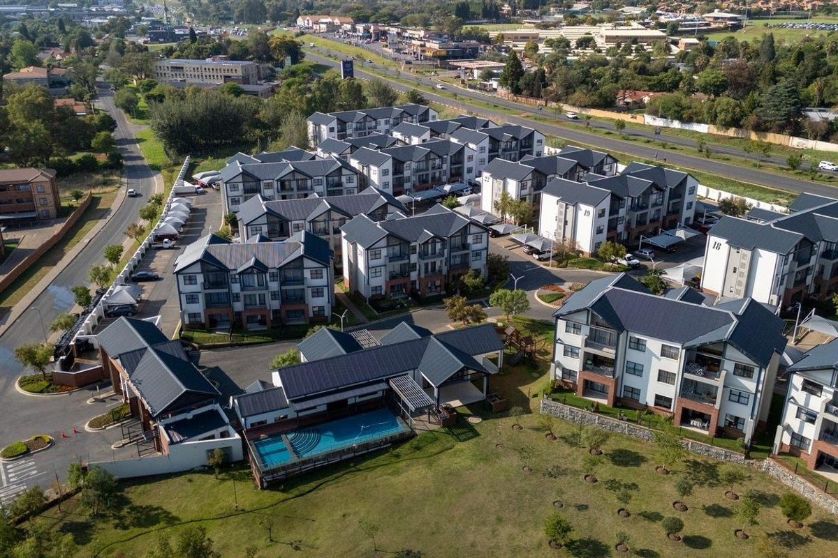 Orchid Ridge: Perfect 1-Bedroom with Balcony Views - Photo 3