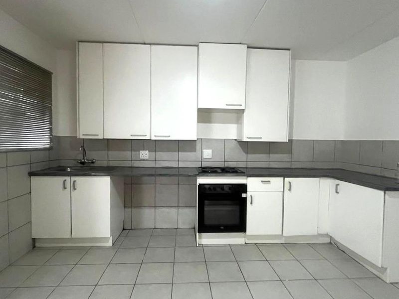 Comfortable Move-in ready - Ground floor 2 Bedroom Apartment - Photo 7